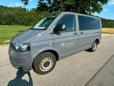 Gebraucht VW T5 102 PS (75 kW) 2011 Grau Van