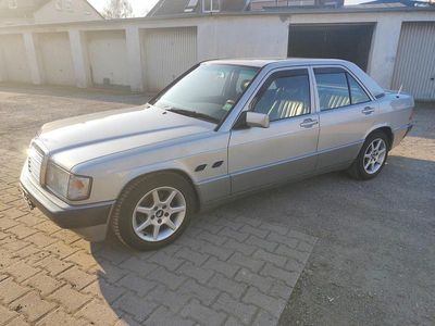 Gebraucht Mercedes 190 120 PS (88 kW) 1988 Silber Limousine