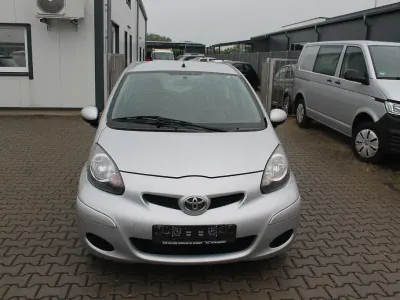 Używany Toyota Aygo 68 KM (50 kW) 2009 Srebrny Hatchback