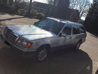 Usata Mercedes E220 150 CV (110 kW) 1993 Grigio Station wagon