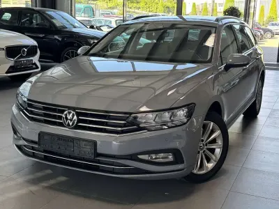 Gebraucht VW Passat 122 PS (89 kW) 2023 Moonstone gray Kombi