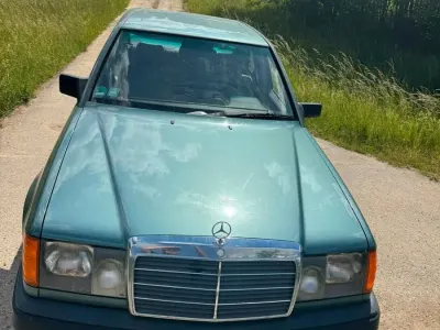 Gebraucht Mercedes E300 108 PS (79 kW) 1987 Grün Limousine