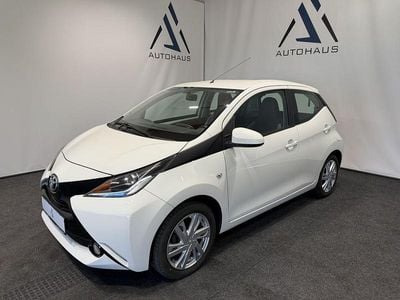 Gebraucht Toyota Aygo X-play 69 PS (50 kW) 2017 Weiß Kleinwagen