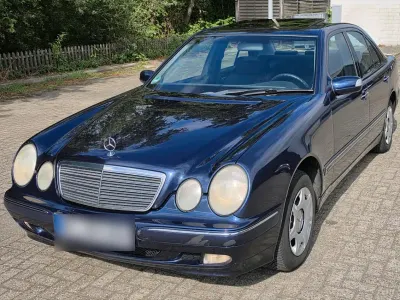 Gebraucht Mercedes E200 136 PS (100 kW) 2000 Blau Limousine