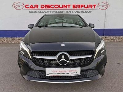 Gebraucht Mercedes A200 Urban 156 PS (114 kW) 2015 Kosmosschwarz  metalliclack Limousine