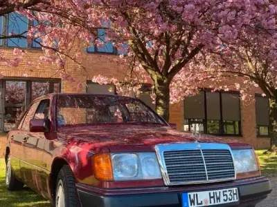 Gebraucht Mercedes E230 132 PS (97 kW) 1992 Rot Limousine