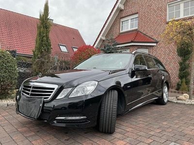 Gebraucht Mercedes E220 Avantgarde 170 PS (125 kW) 2012 Schwarz Limousine
