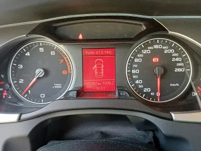 Gebraucht Audi A4 125 PS (91 kW) 2009 Schwarz Limousine