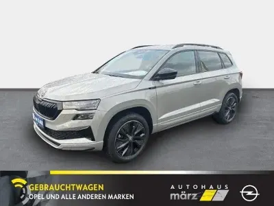 Neu Skoda Karoq SportLine 190 PS (139 kW) 2025 Grau SUV