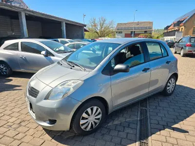 Gebraucht Toyota Yaris Cool 69 PS (50 kW) 2006 Silber Limousine