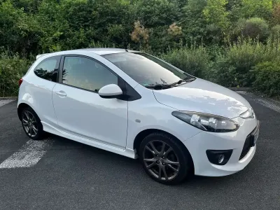 Gebraucht Mazda 2 Dynamic 86 PS (63 kW) 2010 Weiß Kleinwagen