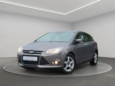 Używany Ford Focus SYNC Edition 125 KM (91 kW) 2014 Brązowy Sedan/Limuzyna