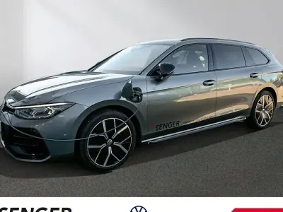 Second-hand VW Passat R-line 272 CP (200 kW) 2025 Gri Break