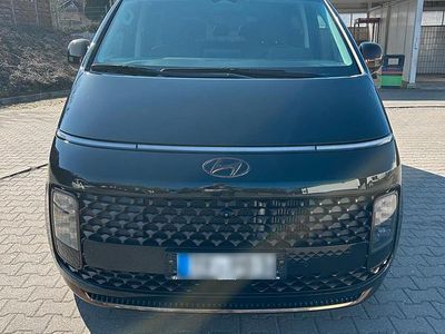 Gebraucht Hyundai Staria Signature 177 PS (130 kW) 2023 Schwarz Van / Kleinbus