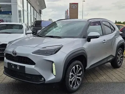 Neu Toyota Yaris Cross 130 PS (95 kW) 2026 Silber SUV
