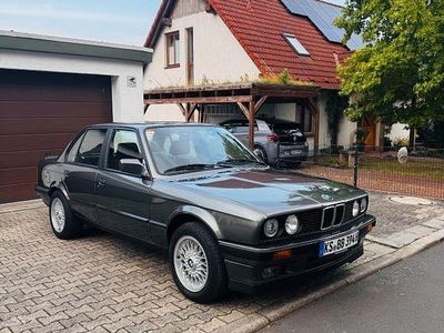 Gebraucht BMW 320 Sport Line 129 PS (94 kW) 1989 Grau Limousine