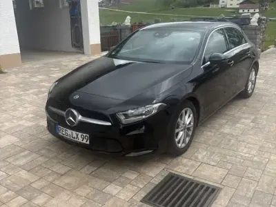 Używany Mercedes A180 136 KM (100 kW) 2020 Czarny Sedan/Limuzyna