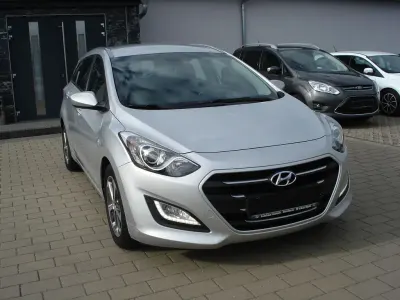 Gebraucht Hyundai i30 Classic 101 PS (74 kW) 2017 Silber Kombi