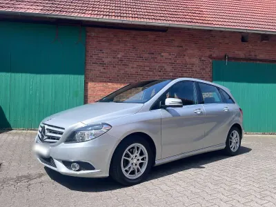 Gebraucht Mercedes B180 116 PS (85 kW) 2012 Silber Van / Kleinbus