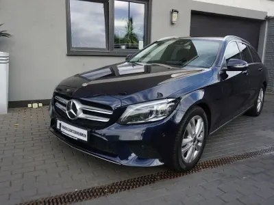 Gebraucht Mercedes C220 Avantgarde 194 PS (142 kW) 2019 Blau Kombi