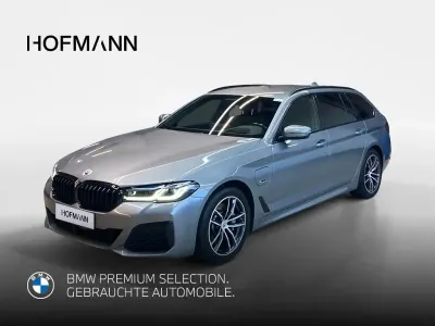 Gebraucht BMW 530e M Sport 292 PS (214 kW) 2022 Skyscraper grau metallic Kombi