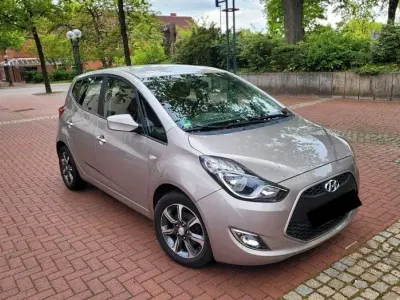 Gebraucht Hyundai ix20 125 PS (91 kW) 2017 Silber Kleinwagen