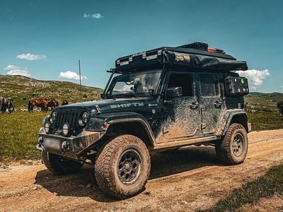 Second-hand Jeep Wrangler Sahara 200 CP (147 kW) 2018 Negru SUV