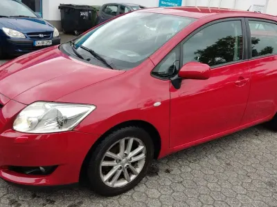 Gebraucht Toyota Auris 132 PS (97 kW) 2010 Rot Kleinwagen