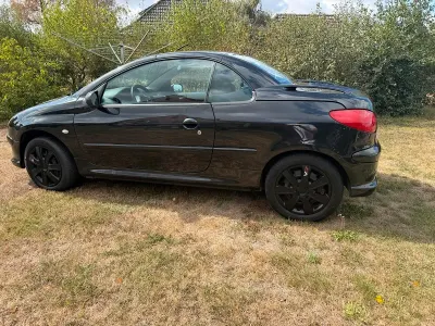 Gebraucht Peugeot 206 CC 109 PS (80 kW) 2004 Schwarz Cabrio