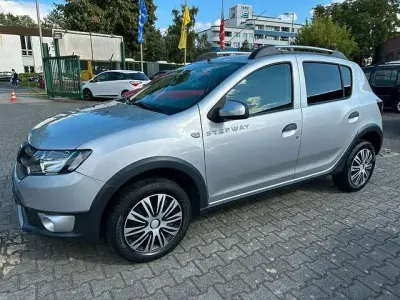 Używany Dacia Sandero Prestige 90 KM (66 kW) 2013 Szary Hatchback