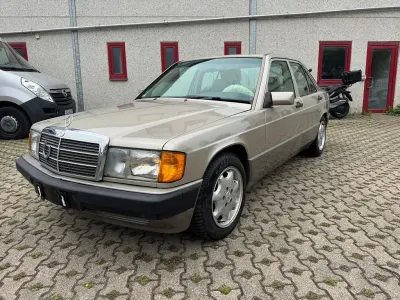 Gebraucht Mercedes 190 136 PS (100 kW) 1993 Silber Limousine