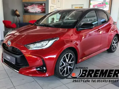 Gebraucht Toyota Yaris Hybrid Style 92 PS (67 kW) 2021 Karminarot Limousine