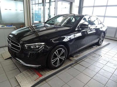 Metalliclack obsidianschwarz Gebraucht 2022 Mercedes E220 Avantgarde Limousine | 36.790 € (Fairer Preis)