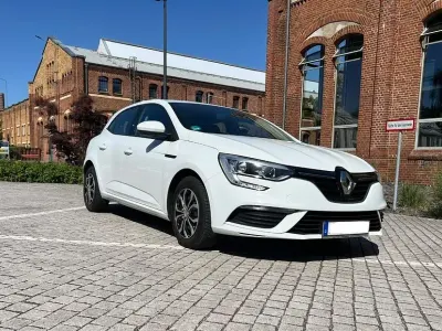 Gebraucht Renault Mégane 101 PS (74 kW) 2016 Weiß Limousine