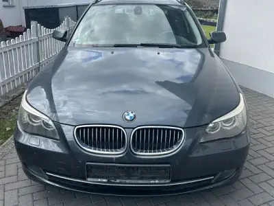 Gebraucht BMW 525 Performance 197 PS (144 kW) 2008 Grau Kombi
