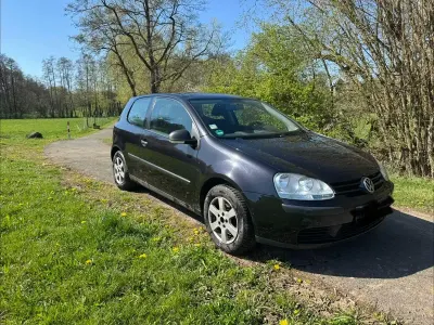 Używany VW Golf V Trendline 80 KM (58 kW) 2007 Czarny Sedan/Limuzyna
