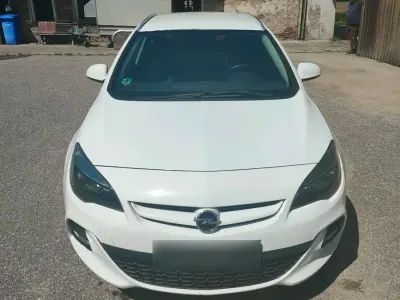 Gebraucht Opel Astra 195 PS (143 kW) 2014 Weiß Kombi