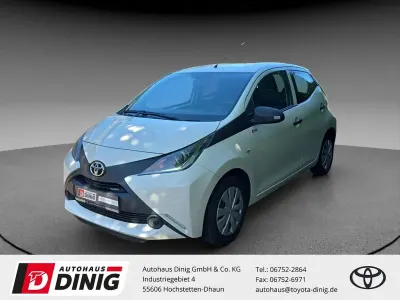 Gebraucht Toyota Aygo Business Edition 69 PS (50 kW) 2016 Weiss Kleinwagen