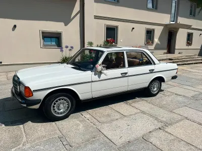 Gebraucht Mercedes E230 136 PS (100 kW) 1982 Weiß Limousine