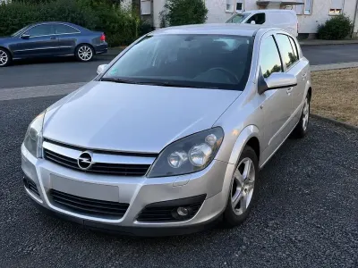 Gebraucht Opel Astra 105 PS (77 kW) 2005 Silber Limousine