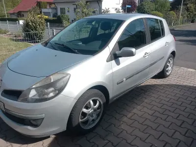 Brugt Renault Clio II Dynamique 75 HK (55 kW) 2007 Sølv Sedan