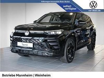Neu VW Tayron R-line 150 PS (110 kW) 2025 Schwarz (grenadillschwarz metallic) SUV