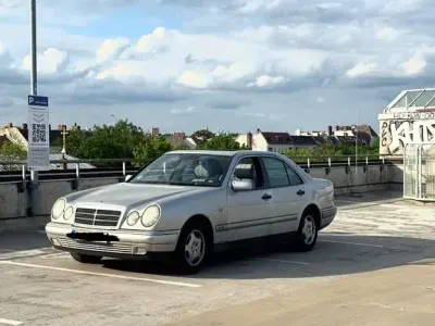 Gebraucht Mercedes 200 136 PS (100 kW) 1995 Silber Limousine