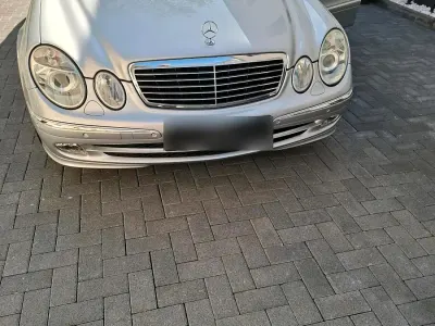 Gebraucht Mercedes E270 177 PS (130 kW) 2003 Silber Limousine