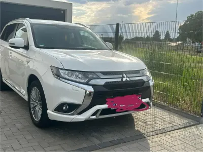Gebraucht Mitsubishi Outlander P-HEV Plus 224 PS (164 kW) 2019 Weiß SUV