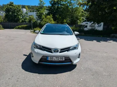 Gebraucht Toyota Auris Executive 136 PS (100 kW) 2015 Weiß Limousine