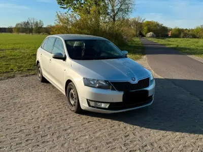 Używany Skoda Rapid 90 KM (66 kW) 2014 Srebrny Hatchback