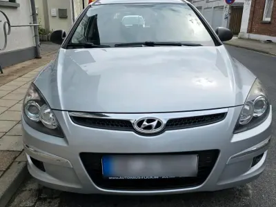 Gebraucht Hyundai i30 109 PS (80 kW) 2010 Silber Kombi