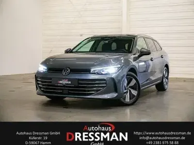 Używany VW Passat Business 150 KM (110 kW) 2025 Szary Kombi