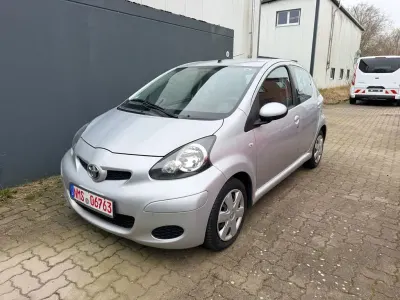 Second-hand Toyota Aygo Cool 68 CP (50 kW) 2009 Argintiu Hatchback
